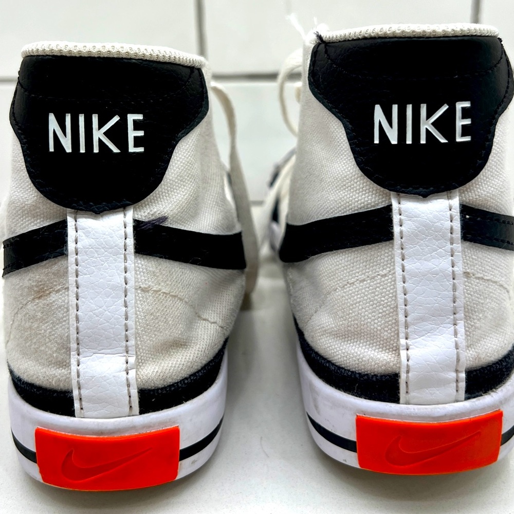 Nike high top canvas sneaker. black and white,girl/boys sneaker size 7